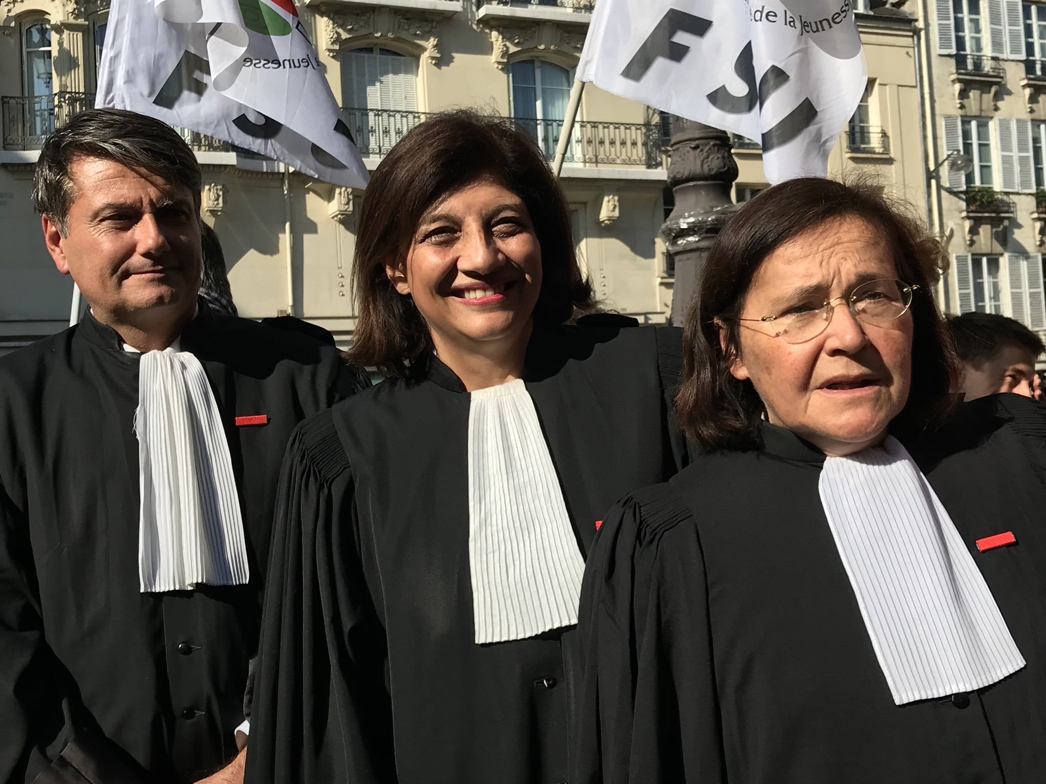 DpDx ypWsAAFf45 jpg large 694453568ac328.87655885.jpeg