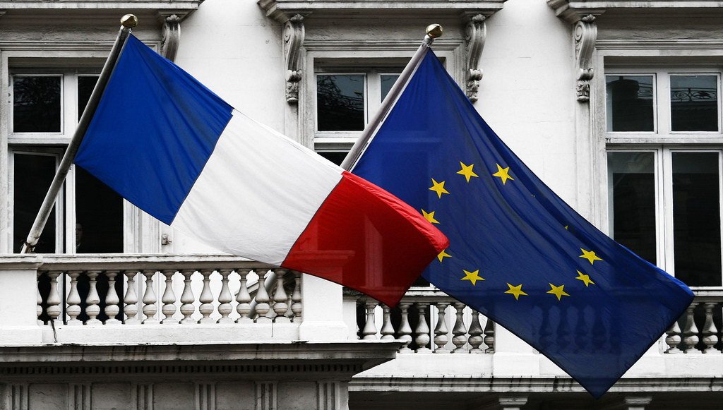 Flag of France and EU 694a5b7ae1cf91.31651790.jpg