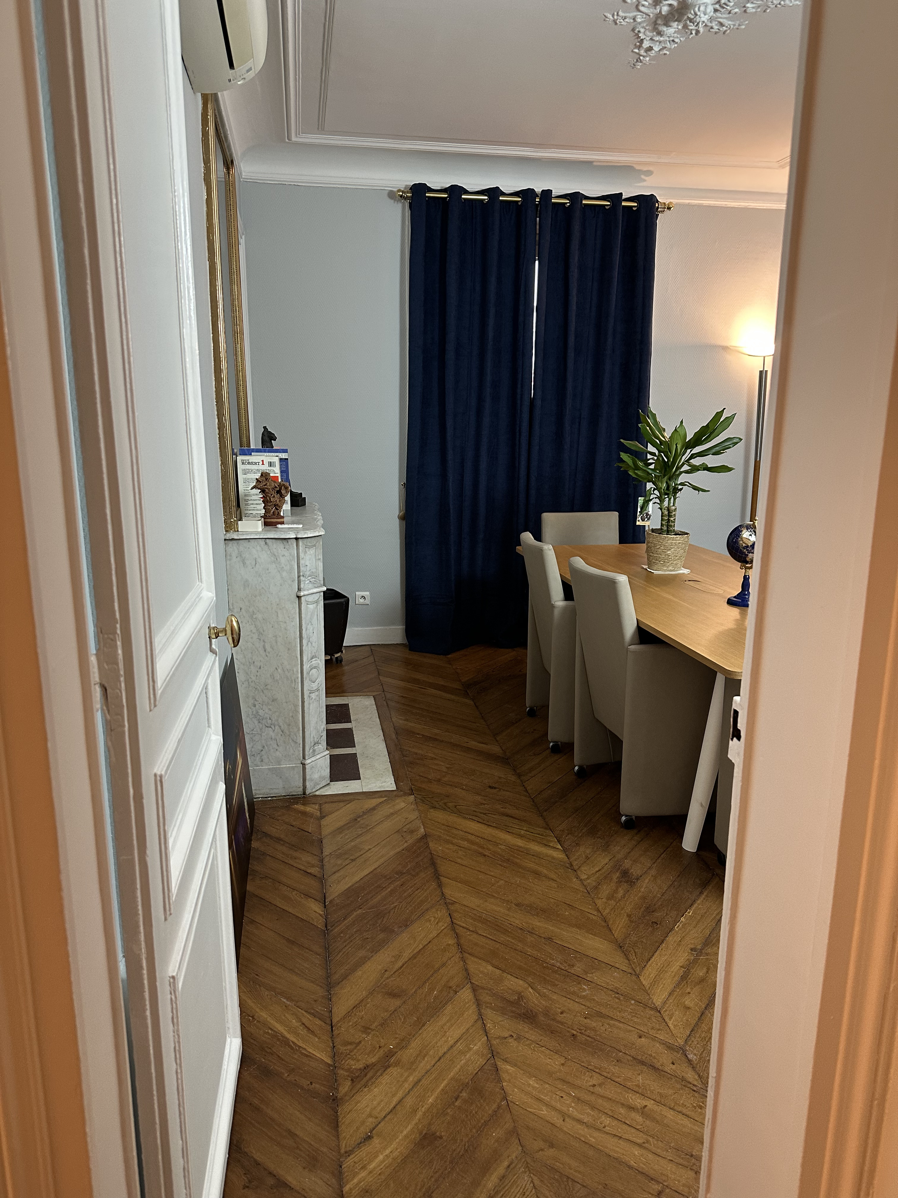 Salle de réunion (6 à 8 personnes)